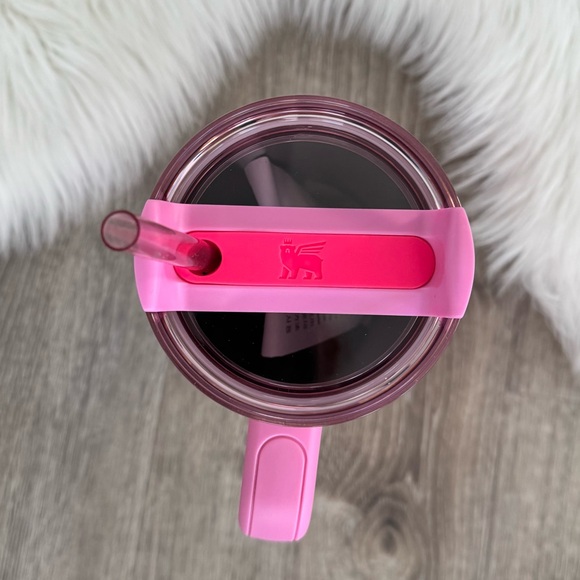 💝 STANLEY Limited Edition Pink Parade 40oz Quencher - Picture 3 of 7